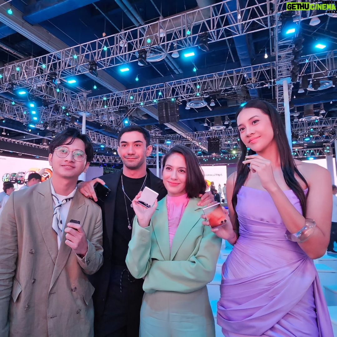 Pevita Pearce Instagram - Sending a galaxy-sized THANK YOU @samsungindonesia yang udah ajak aku ke #SamsungUnpacked! ππ Aku obsessed banget sama #GalaxyZFlip5 dan #GalaxyWatch6 yang baru! π Flex Window-nya (Cover Screen) tuh besar banget dan bisa ngebantu aku untuk bikin konten olahraga dan bikin konten in hands-free dengan lebih nyaman! πββοΈπΈ Ditambah lagi, aku bisa kreasikan dan dekorasi sesuai dengan suasana hati di widget aku. How cool is that! π¨β¨ Beneran ga sabar deh buat lakuin banyak hal dan ajak semua temen-temen aku lainnya untuk #JoinTheFlipSide dan jadi #TeamGalaxyππ« Get yours too, Pre order at samsung.com/id #withGalaxy