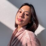 Pevita Pearce Instagram - Happy & healthy skin appreciation post ✨ aku ngerasa setiap aku mindful & aware sama rutinitas aku dari minum air putih yang cukup + olahraga + makan sehat + tidur cukup + stress management + gratitude journal jadi manifest bukan cuma kulit tapi badan aku juga jadi happy & healthy ✨🤍 (tapi kulit aku ga selalu gini sih... Kapan-kapan aku share juga ya pas kulit aku lagi unhappy & unhealthy) have an amazing day guys 🤍
