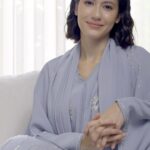 Pevita Pearce Instagram - So excited to know that many people are talking about the new Downy Pashmina Rose on TikTok! Yang aku suka @downyindonesia Pashmina Rose edisi Ramadan ini selain wanginya bisa ngalahin parfum mewah, juga bikin outfit yang aku pakai jadi lebih lembut, elegan dan #PashtiHarumTahanLama. Siapa yang udah coba?