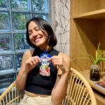 Pevita Pearce Instagram – Kalau lagi jalan kemanapun, aku selalu bawa cemilan. Nah cemilan favorite ku tuh Cimory Yogurt Squeeze. Rasanya banyak dan enak, apalagi cuma 120 kalori!

Ngemil no worry? cuma Cimory