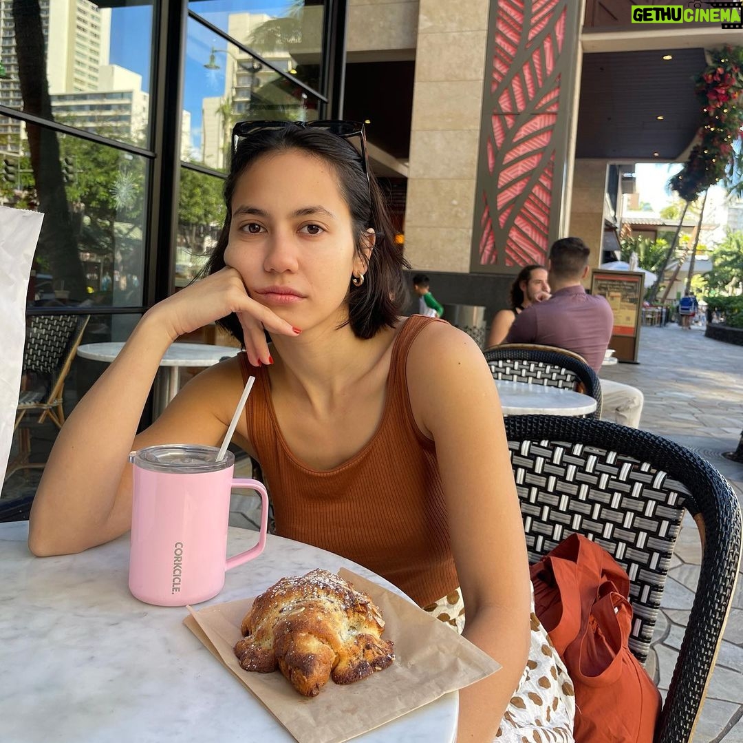 Pevita Pearce Instagram - Before coffee & after coffee --- Muka baru bangun setelah tidur 14,5 jam.