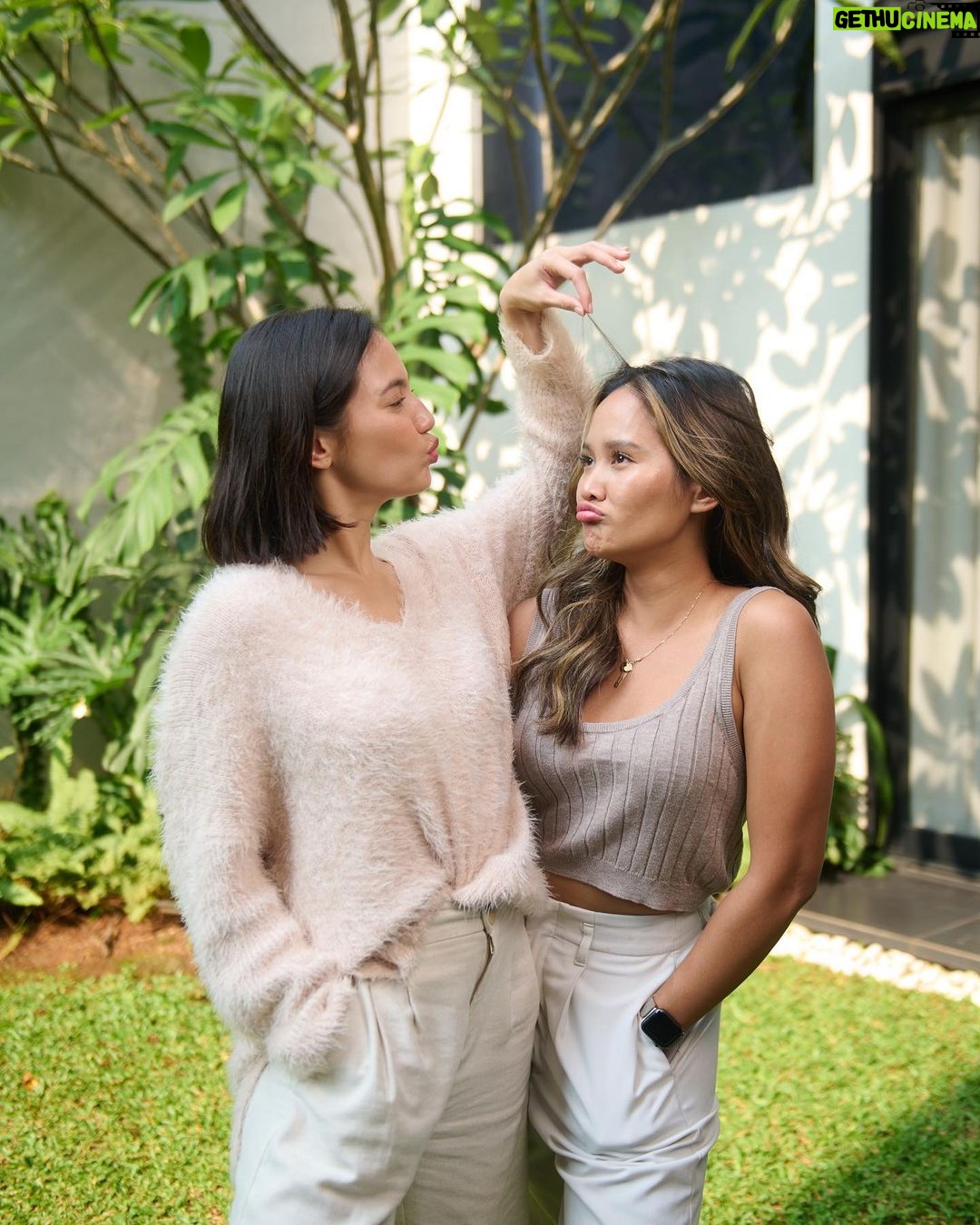 Pevita Pearce Instagram - Mau cerita boleh? This is my highschool bestfriend since 2010 -namanya Livy. Kita dari 2016-2017 punya mimpi bikin project bareng tapi kita takut. Kita ngerasa kita ngga cukup kompeten dan kita scared of the unknown. But then we had an epiphany - ngga ada yang lebih sakit dari pada ngga berusaha sama sekali. Jadi di 2020 we decided to take a leap of faith untuk bikin company dan kejar mimpi kita. Fast forward 3 tahun kemudian, here we are, dan mimpi kita udah mau release! It's been an amazing journey filled with ups & downs. Thanks Livy for being my rock throughout this journey. Cheers the beginning of our dreams✨🤍 This post is a reminder for you to take a leap and make your dreams a reality! (Ngga bakal gampang tapi pasti akan worth it) ✨✨✨✨ THANK YOU FOR READING THIS 💘🤏🏻