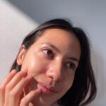 Pevita Pearce Instagram - Happy & healthy skin appreciation post ✨ aku ngerasa setiap aku mindful & aware sama rutinitas aku dari minum air putih yang cukup + olahraga + makan sehat + tidur cukup + stress management + gratitude journal jadi manifest bukan cuma kulit tapi badan aku juga jadi happy & healthy ✨🤍 (tapi kulit aku ga selalu gini sih... Kapan-kapan aku share juga ya pas kulit aku lagi unhappy & unhealthy) have an amazing day guys 🤍