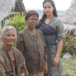 Pevita Pearce Instagram – 18 tahun berkarya untuk Indonesia. Terima kasih untuk semua doa, dukungan, dan semangatnya sampai aku masih dikasih kesempatan untuk berkarya selama ini. Dulu shooting masih dengan kamera film (dgn limitasinya) dan sekarang udah dgn kamera digital. Bangga sekali bisa menyaksikan transformasi dunia perfileman. Sekali lagi terima kasih! Selamat hari film nasional 🇮🇩