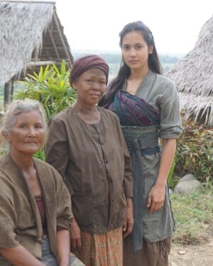 Pevita Pearce Instagram - 18 tahun berkarya untuk Indonesia. Terima kasih untuk semua doa, dukungan, dan semangatnya sampai aku masih dikasih kesempatan untuk berkarya selama ini. Dulu shooting masih dengan kamera film (dgn limitasinya) dan sekarang udah dgn kamera digital. Bangga sekali bisa menyaksikan transformasi dunia perfileman. Sekali lagi terima kasih! Selamat hari film nasional 🇮🇩