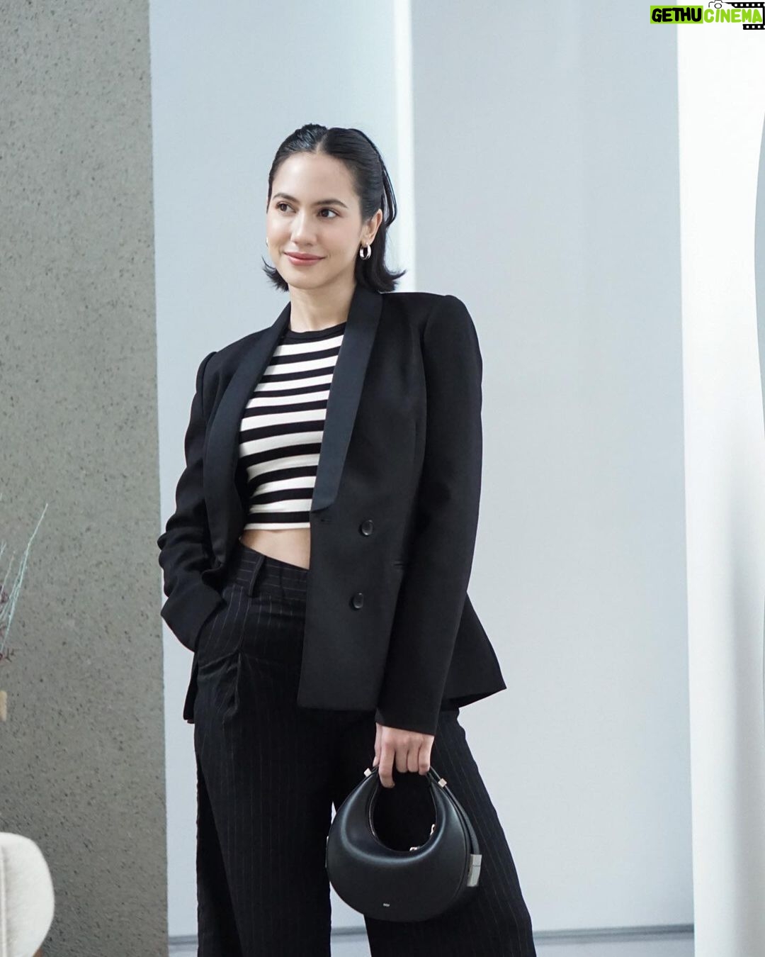 Pevita Pearce Instagram - Hari ini hari kamis, yang artinyaaaa.....