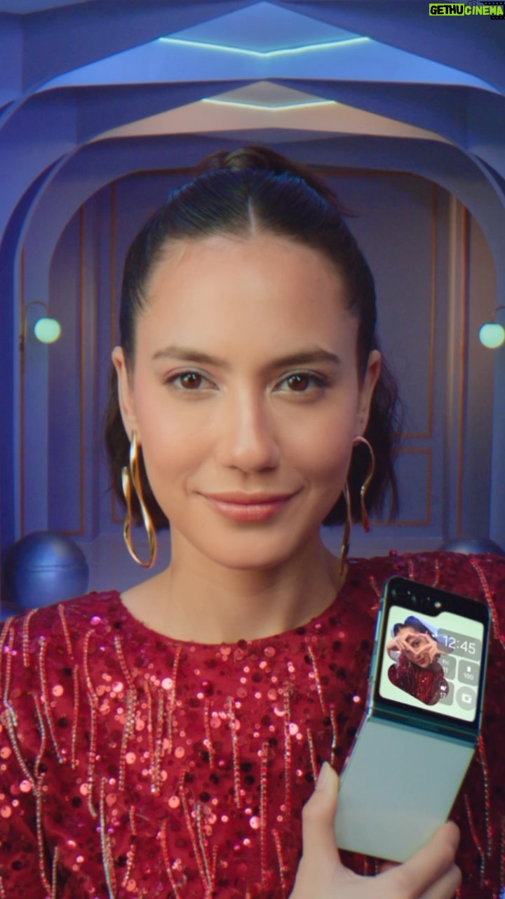 Pevita Pearce Instagram - Just us #TeamGalaxy casually flexing on the flip side with our #GalaxyZFlip5 #GalaxyZFold5 🫶🏻 What about you guys? Let's #JoinTheFlipSide too!