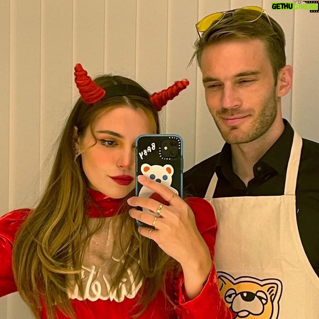 PewDiePie Instagram - 🎃 Happy Halloween 🎃 from the Kjellbergs
