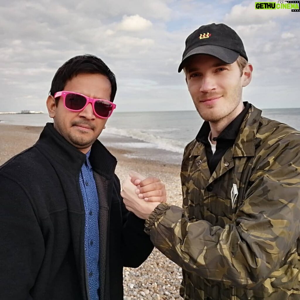 PewDiePie Instagram - Met up with blueshirt guy, new friendship made.