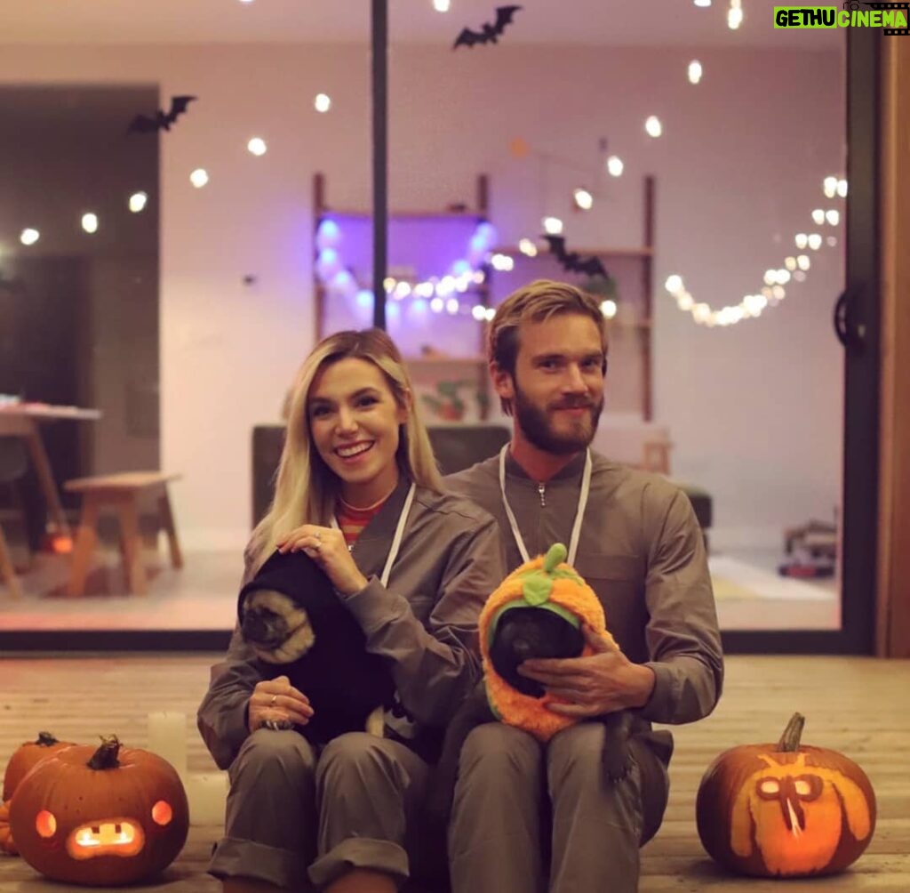 PewDiePie Instagram - Happy Halloween 💣💥🌚