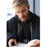 PewDiePie Instagram - 📖