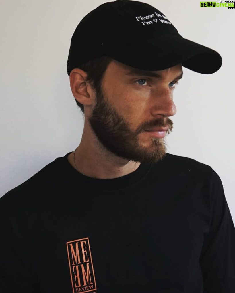 PewDiePie Instagram - New merch 👏👏 official meme review. 😤🛑9 year olds only🛑😤 link bio
