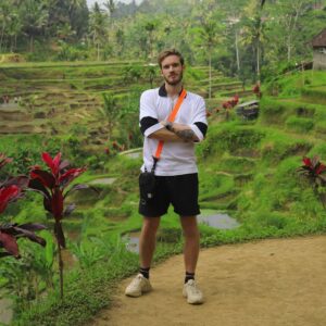PewDiePie Instagram - Last pics from Bali, I stole @roomieofficial 's shorts, don't tell him