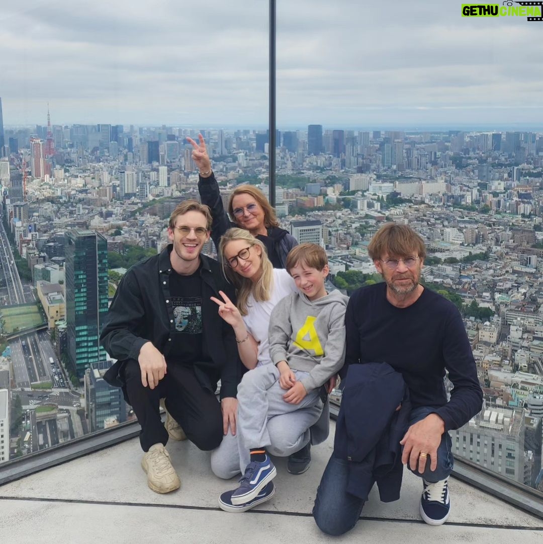 PewDiePie Instagram - Fam came to visit! πΈπͺπ―π΅