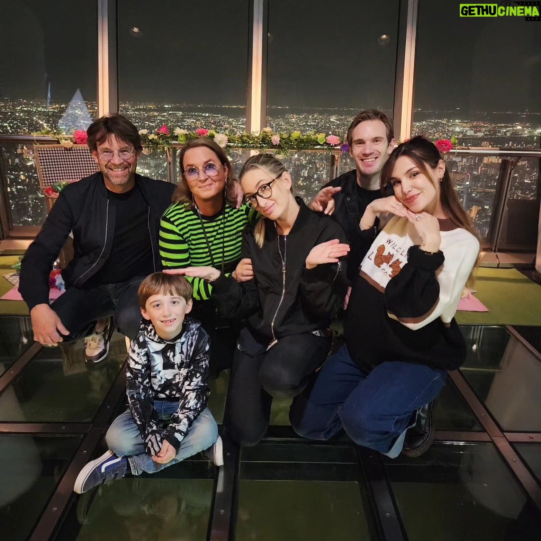 PewDiePie Instagram - Fam came to visit! πΈπͺπ―π΅