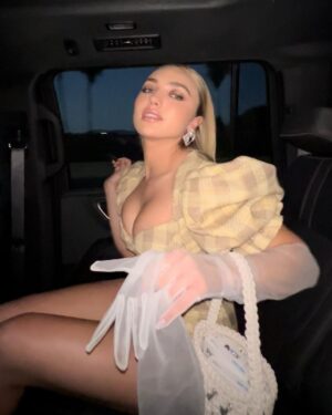 Peyton List Instagram - @vanityfair ⁣
⁣
@pleybeauty details: Pley Beauty X Cobra Kai Pleyer Palette, One Stop Pop (Pure Bliss), Pley Date (Touché), and Lust + Found (Ethel)