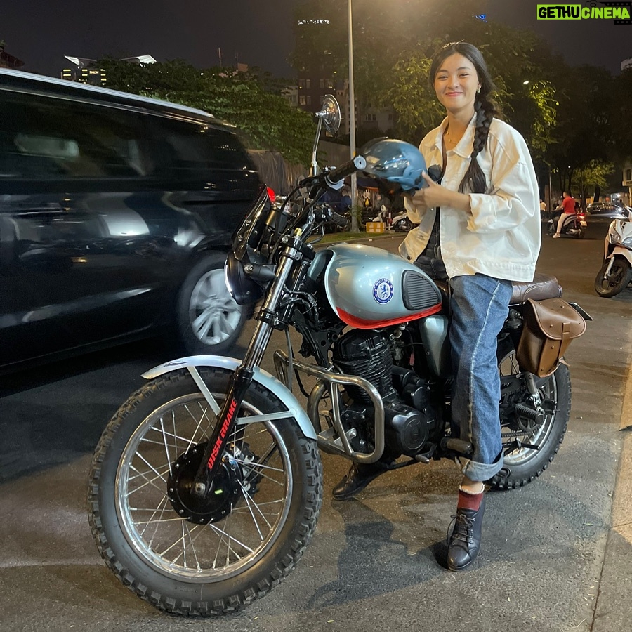 Phạm Nguyễn Lan Thy Instagram - New bae