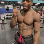 Phil Hawes Instagram - #showmesomethinfriday I put you guys through my shoulder routine! Go try it out 💪🏾 and tell me what you think! @killcrew @powerhandz #nohype #fitness #flex