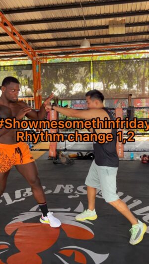 Phil Hawes Instagram - 🚨 #Showmesomethinfriday 

🚨 Who? @alekseiboxing_coach 

🚨 What? Rhythm change 1,2 

See you next week 🫡  #nohype #boxing #mma #ufc