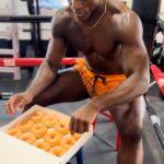 Phil Hawes Instagram - If i miss weight 🫠🤦🏾‍♂️. #mukbang #nohype #weightlossjourney #noragrets #noregrets @krispykreme Miami, Florida