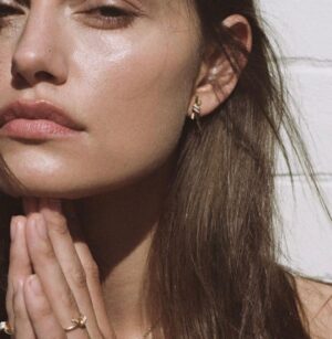 Phoebe Tonkin Instagram - A Tiffany Knot Summer @tiffanyandco #tiffanyknot