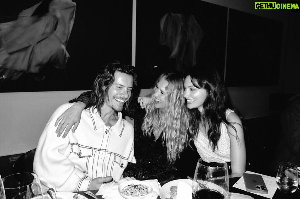 Phoebe Tonkin Instagram - met these two on the same night in 2010 at flickerfest 🫶 and we’ve all been best buds ever since @teresapalmer @xaviersamuel ✨ Thank you @chanelofficial for putting on such a lovely evening in celebration of Australian Art & Culture 📷 @darren_mcdonald