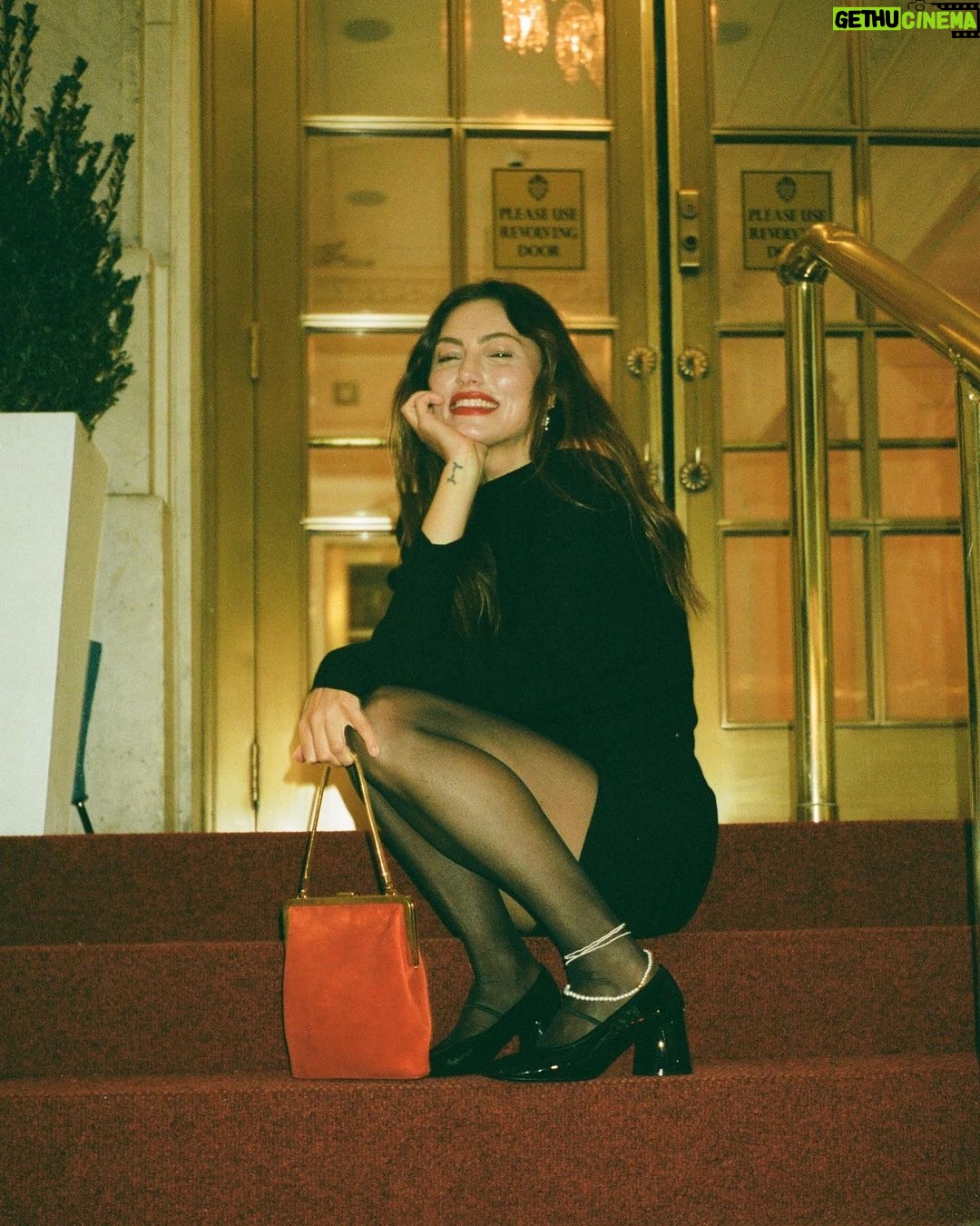 Phoebe Tonkin Instagram - ♥️ @khaite_ny @voguemagazine @andiejjane @emmajademorrison @deannahaganmua @ritamarmor x The Plaza Hotel