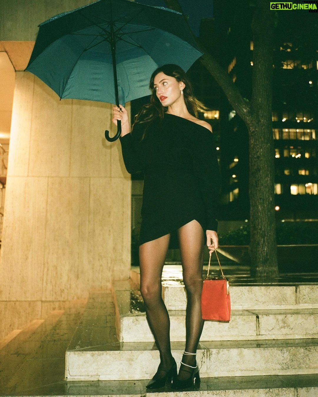 Phoebe Tonkin Instagram - ♥️ @khaite_ny @voguemagazine @andiejjane @emmajademorrison @deannahaganmua @ritamarmor x The Plaza Hotel