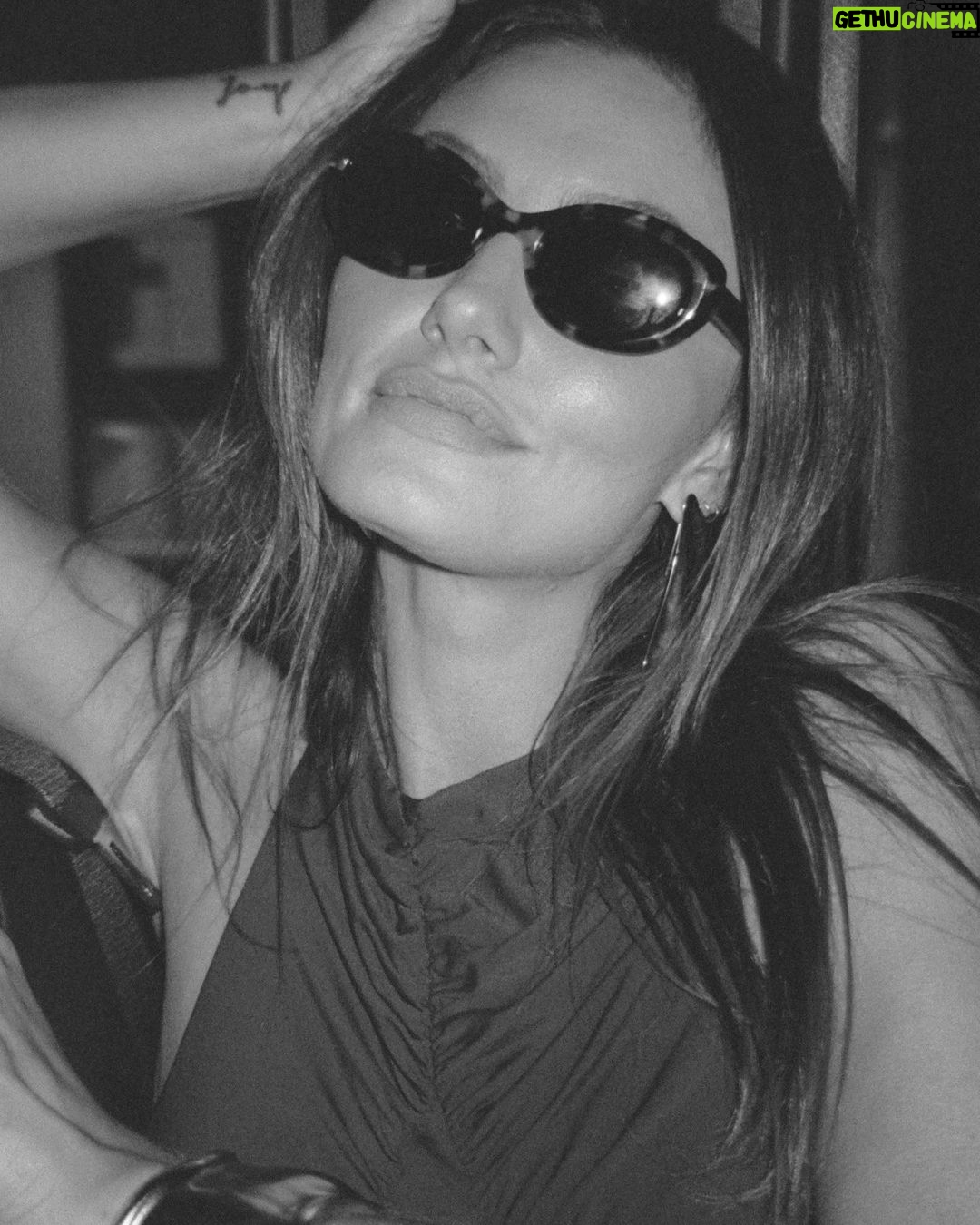 Phoebe Tonkin Instagram - @tiffanyandco at #TheTiffanyLandmark Thank you for having me at your beautiful new home in NYC Wearing #elsaperetti @emmajademorrison @georgisandev @lacyredway 💙