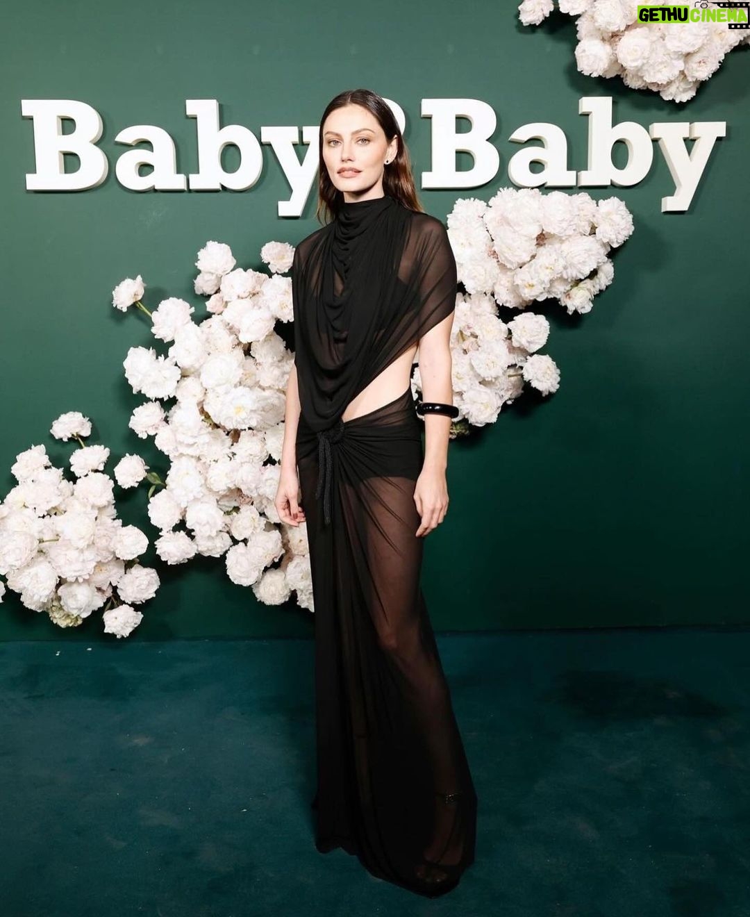 Phoebe Tonkin Instagram - Last night @baby2baby raised over $11,800,00 for children, mothers and families π€ @emmajademorrison @emilychengmakeup @reaganlinkartistry @christopher_esber @tiffanyandco π· @gettyimages @stefaniekeenan x Los Angeles, California