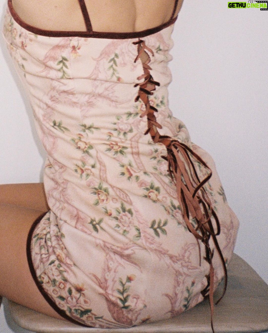 Phoebe Tonkin Instagram - Spring girlie 🌸