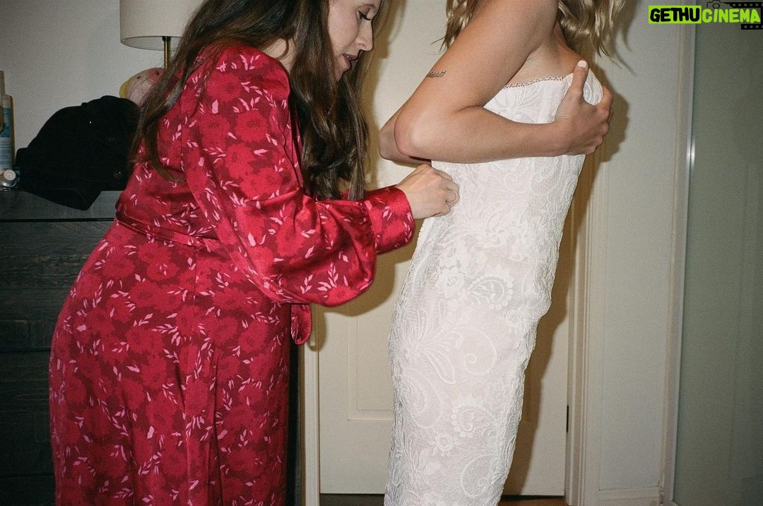 Phoebe Tonkin Instagram - Our girl got married @brittlrobertson @likefloyd23 💒
