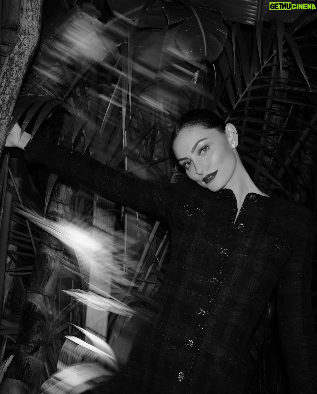 Phoebe Tonkin Instagram - @chanelofficial #charlesfinch ♥️ #chanelincinema