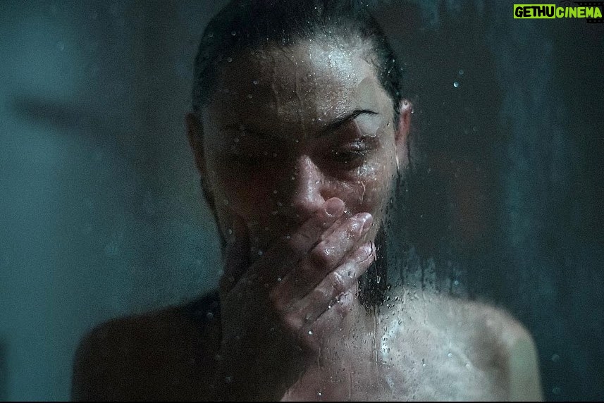 Phoebe Tonkin Instagram - An EB tbt. Quite wild to think Safe Harbour came out this time 5 years ago. Forever one of the best jobs I’ve been lucky to be part of 💔 @glendyn_ivin @samchippy @hulu