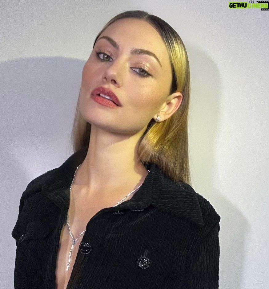 Phoebe Tonkin Instagram - @chanelofficial @chanel.beauty 🤍 @kateleemakeup @brycescarlett @ilona_hamer 🐈⬛🐈⬛🐈⬛🐈⬛🐈⬛