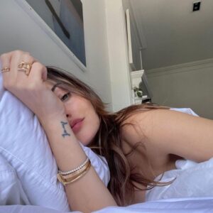 Phoebe Tonkin Instagram - good morning ☁️ 🦋
@tiffanyandco 
#TiffanyT 
#Tiffanypartner