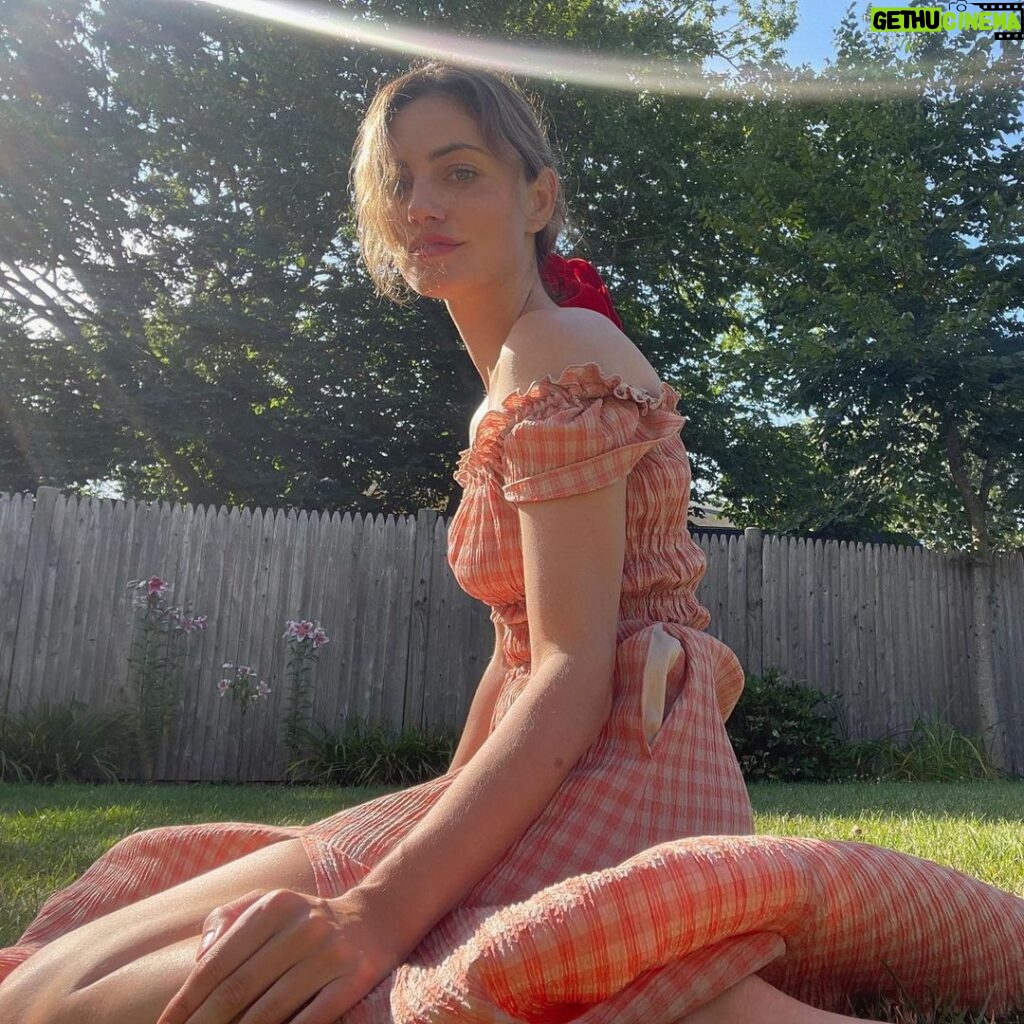 Phoebe Tonkin Instagram - Feeling like a summer flower in this @altuzarra Lily Dress from @amazonluxurystores 🌷#amazonluxurystores #ad