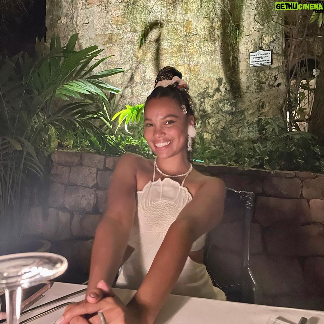 Phoebe Tonkin Instagram - best best best weekend ever celebrating our princess bride @nmarlee 🇯🇲🇯🇲🇯🇲 Jamaica