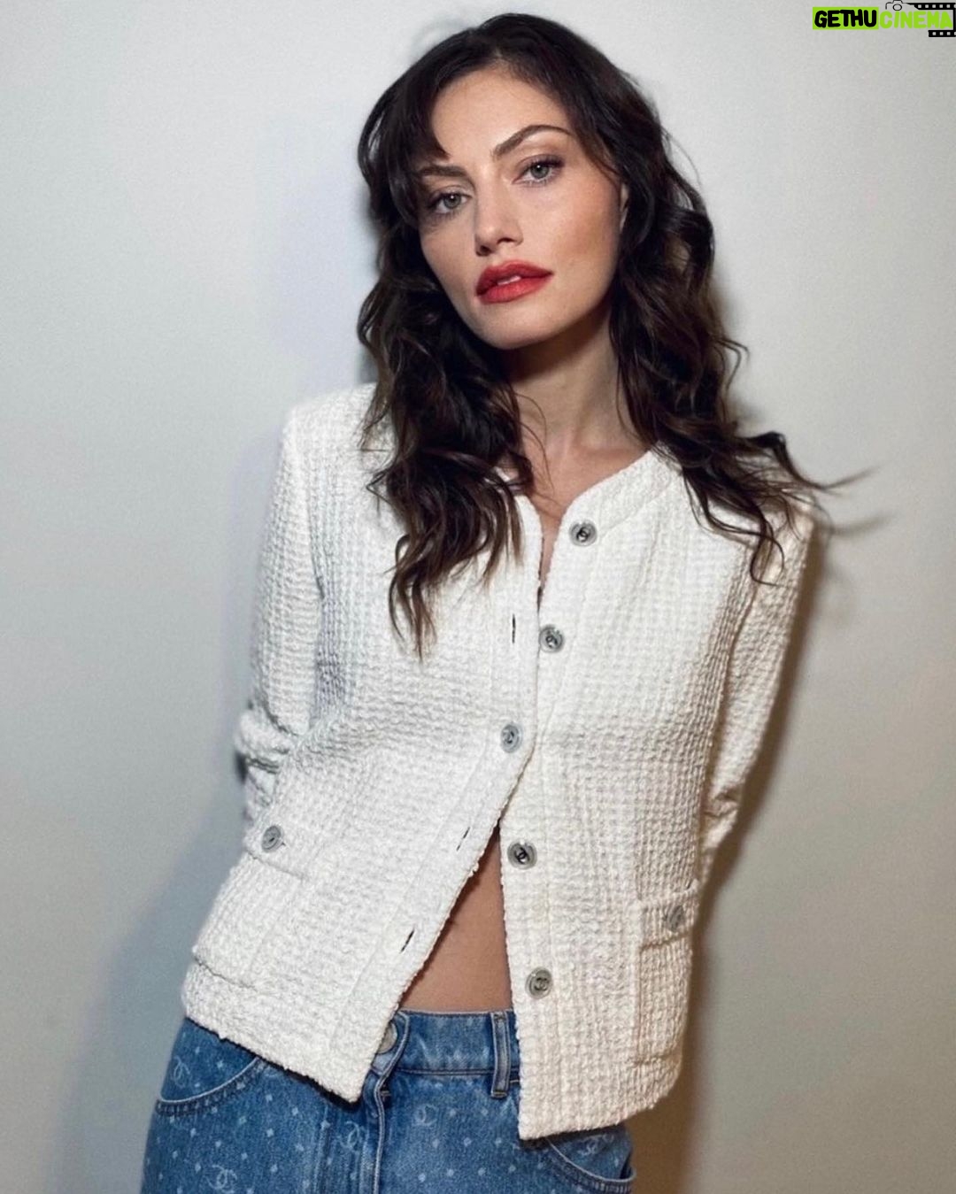 Phoebe Tonkin Instagram - Thank you @chanelofficial @sofiacoppola @saramoonves and @wmag for such a beauty evening 🎀