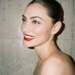 Phoebe Tonkin Instagram - @vogueaustralia @chanel.beauty @chanelofficial 📷 @herobeanstevenson