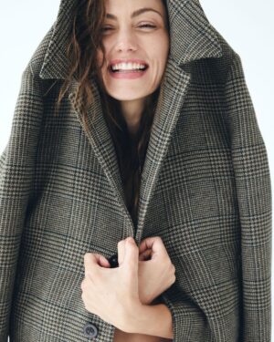 Phoebe Tonkin Instagram - 🌧 rainy day wrapped up in @boglioliofficial from @amazonluxurystores #AmazonLuxuryStores #Ad
📷 @ellielouisecoker