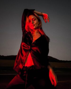 Phoebe Tonkin Instagram - @laperlalingerie day to night 🖤🌹
@amazonluxurystores #amazonluxurystores #ad