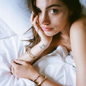 Phoebe Tonkin Instagram - good morning ☁️ 🦋
@tiffanyandco 
#TiffanyT 
#Tiffanypartner