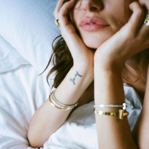 Phoebe Tonkin Instagram - good morning ☁️ 🦋
@tiffanyandco 
#TiffanyT 
#Tiffanypartner