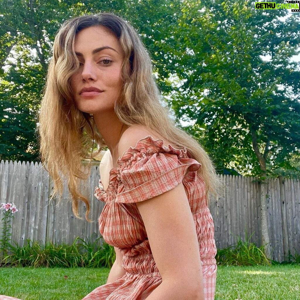 Phoebe Tonkin Instagram - Feeling like a summer flower in this @altuzarra Lily Dress from @amazonluxurystores 🌷#amazonluxurystores #ad