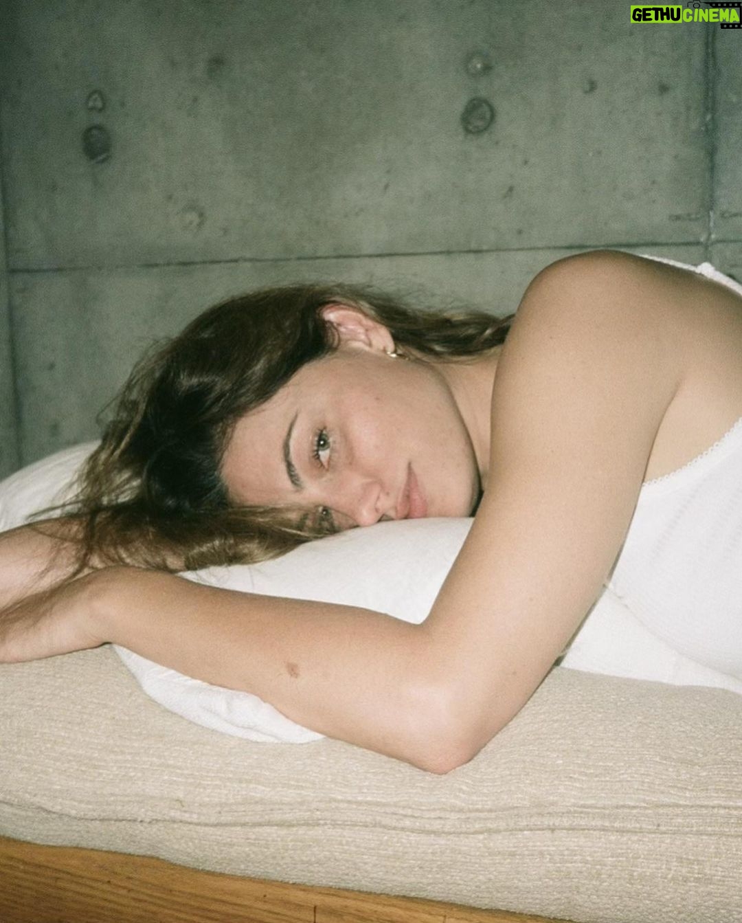 Phoebe Tonkin Instagram - my summer of rest and relaxation 🌸