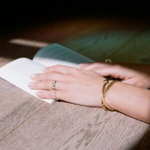Phoebe Tonkin Instagram - Afternoon T 🦋
@tiffanyandco #TiffanyT
#tiffanypartner