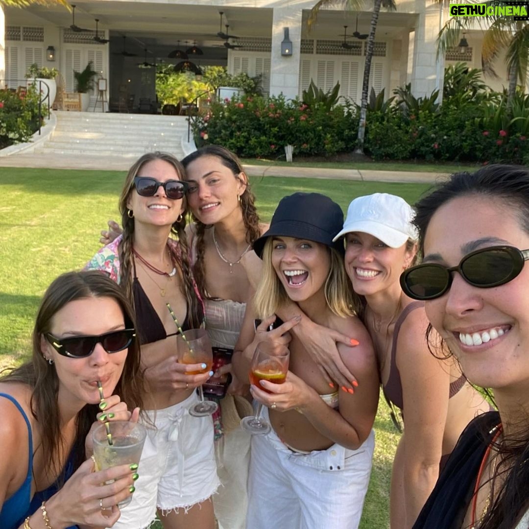 Phoebe Tonkin Instagram - best best best weekend ever celebrating our princess bride @nmarlee 🇯🇲🇯🇲🇯🇲 Jamaica