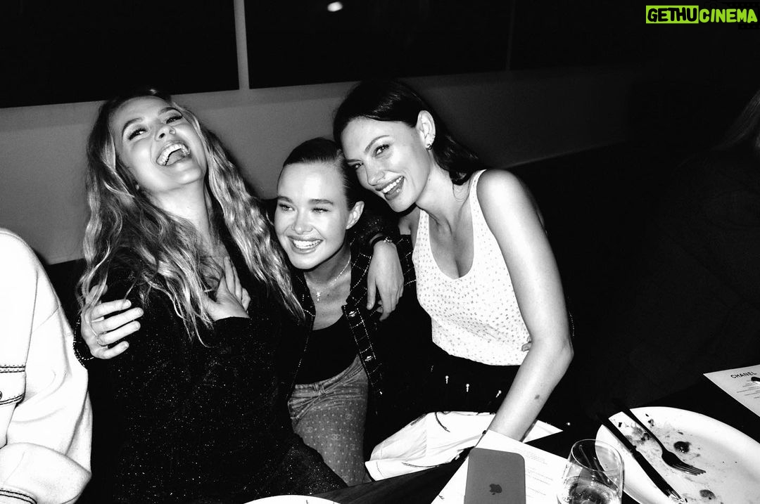 Phoebe Tonkin Instagram - met these two on the same night in 2010 at flickerfest 🫶 and we’ve all been best buds ever since @teresapalmer @xaviersamuel ✨ Thank you @chanelofficial for putting on such a lovely evening in celebration of Australian Art & Culture 📷 @darren_mcdonald