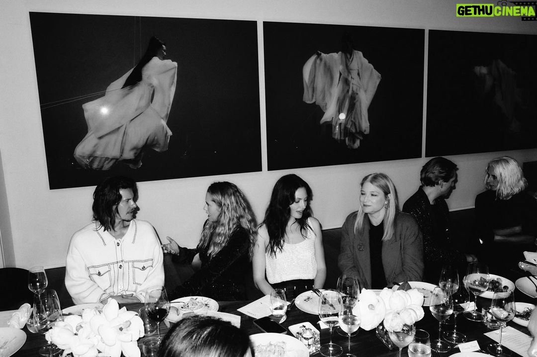 Phoebe Tonkin Instagram - met these two on the same night in 2010 at flickerfest 🫶 and we’ve all been best buds ever since @teresapalmer @xaviersamuel ✨ Thank you @chanelofficial for putting on such a lovely evening in celebration of Australian Art & Culture 📷 @darren_mcdonald